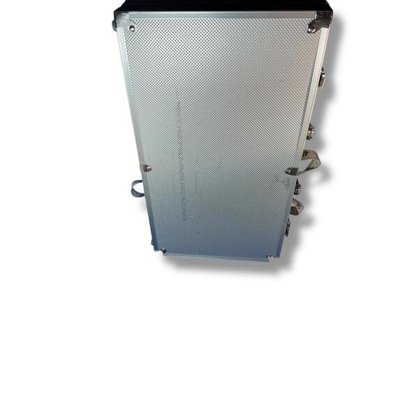 300-Piece Poker Set with Aluminum Carrying Case & Professional Weight Chips. - Picture 8 of 9